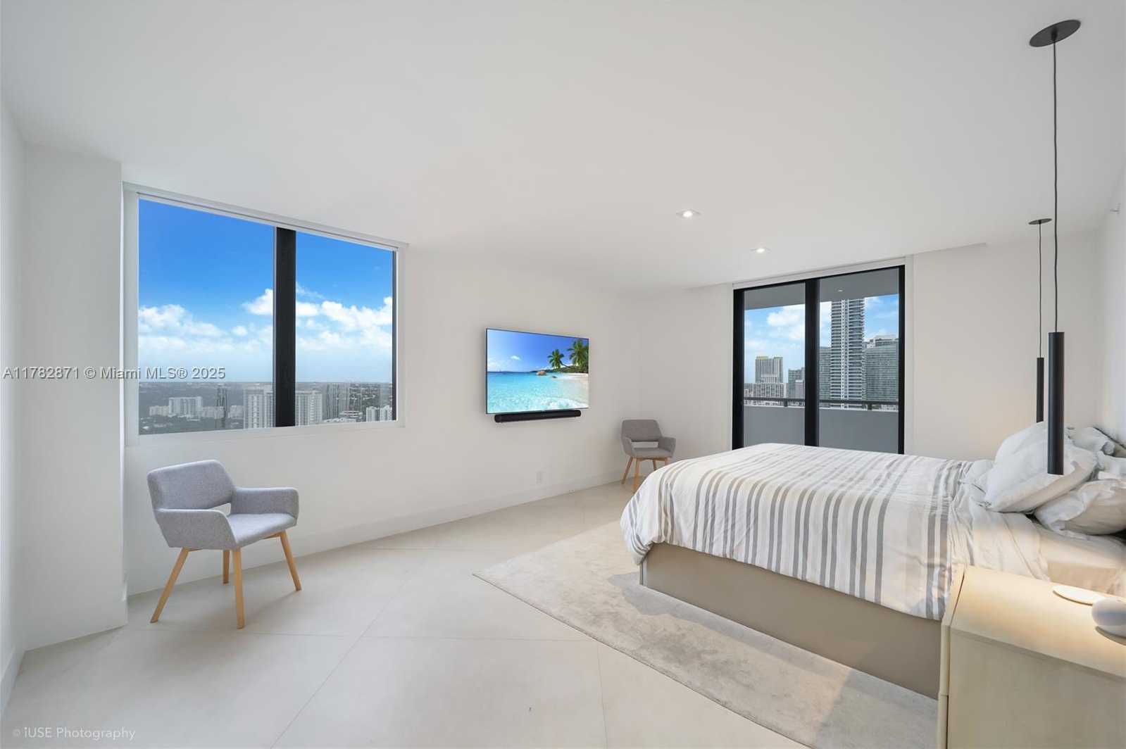 Small Image of 1581 BRICKELL AVE #PH106, Miami Number 19