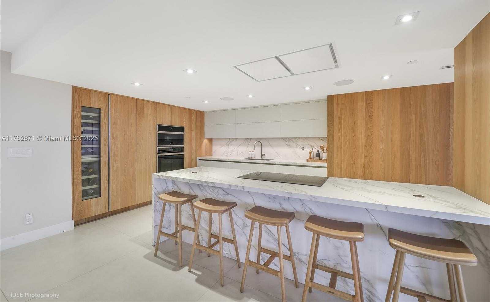 Small Image of 1581 BRICKELL AVE #PH106, Miami Number 2