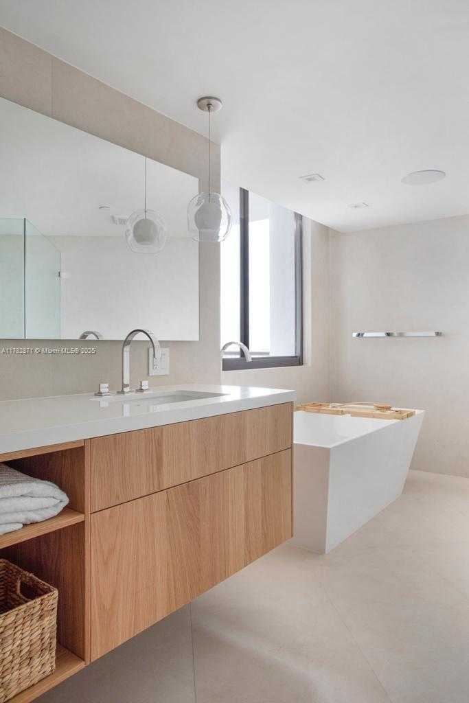 Small Image of 1581 BRICKELL AVE #PH106, Miami Number 20