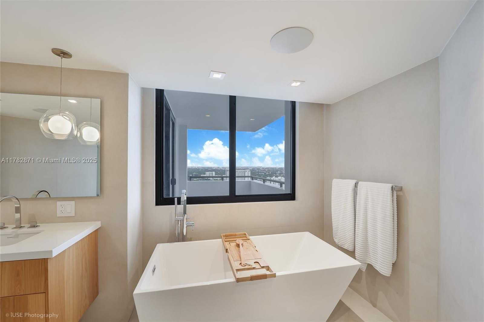 Small Image of 1581 BRICKELL AVE #PH106, Miami Number 23