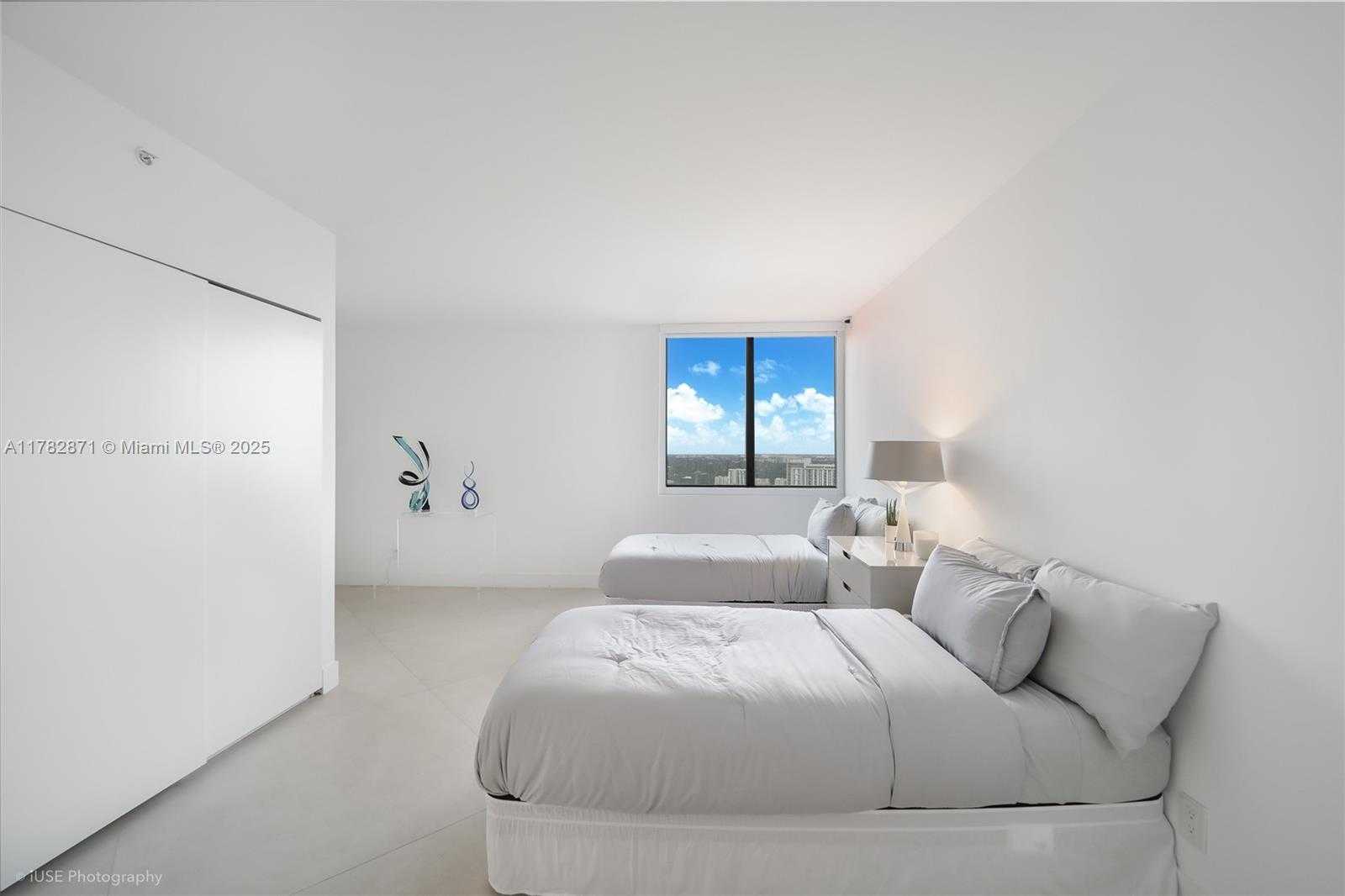 Small Image of 1581 BRICKELL AVE #PH106, Miami Number 24
