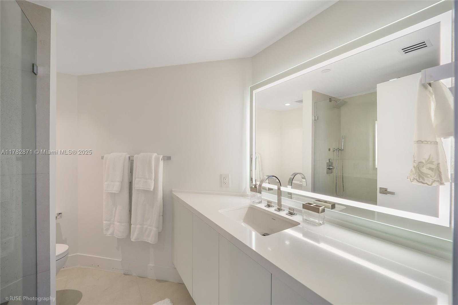 Small Image of 1581 BRICKELL AVE #PH106, Miami Number 25