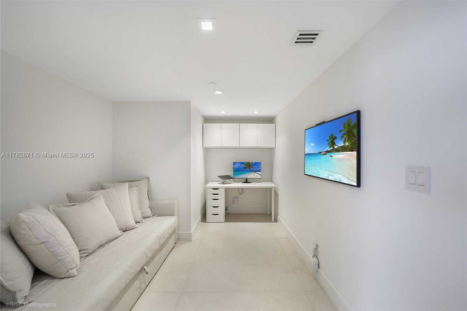 Small Image of 1581 BRICKELL AVE #PH106, Miami Number 26