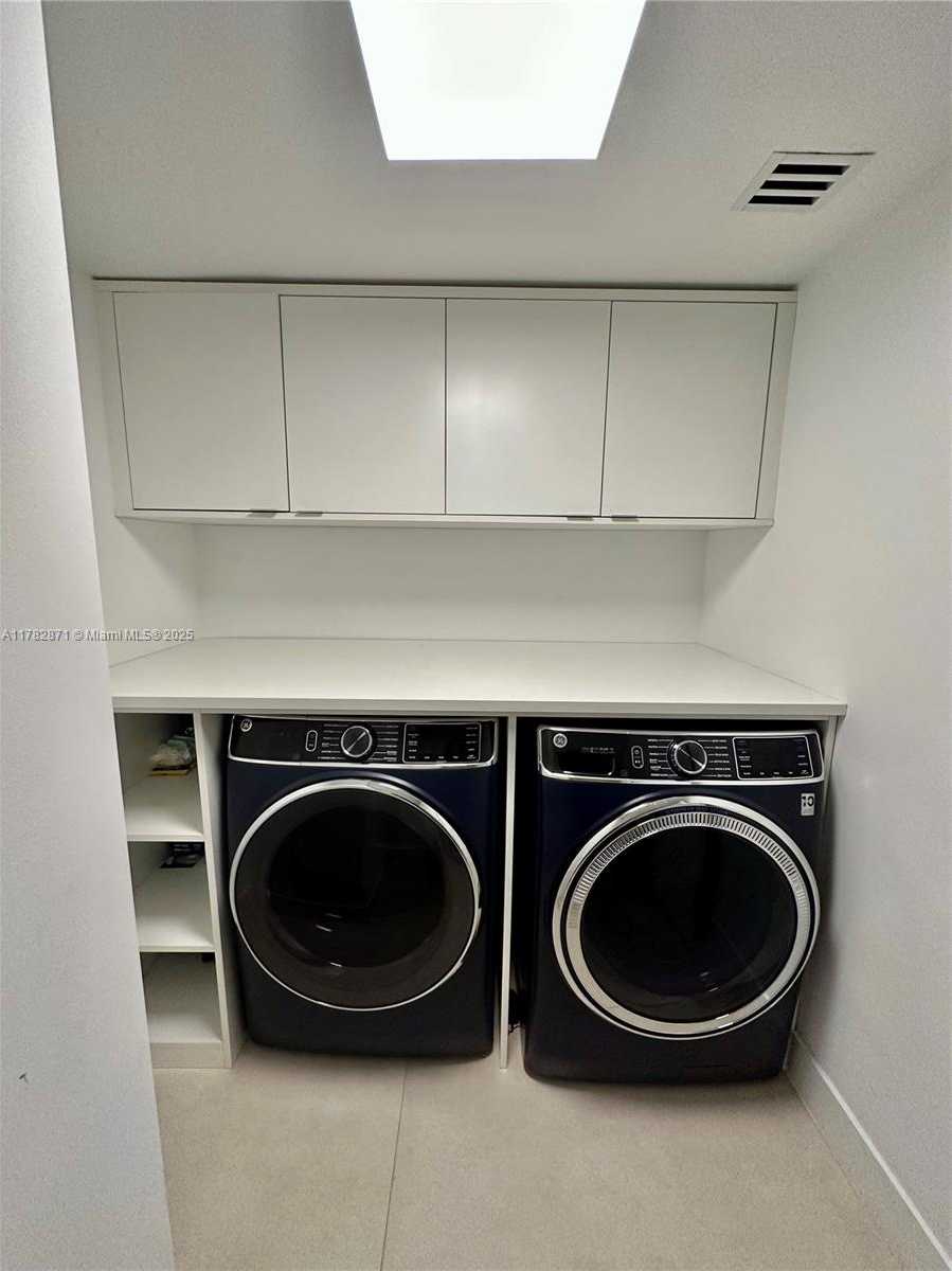 Small Image of 1581 BRICKELL AVE #PH106, Miami Number 27