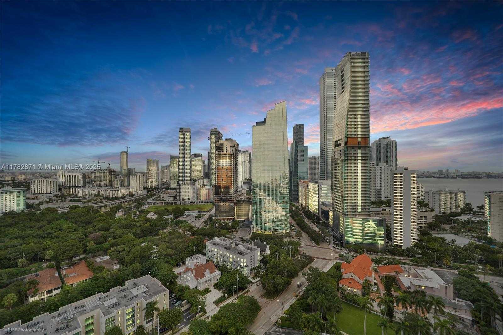 Small Image of 1581 BRICKELL AVE #PH106, Miami Number 31