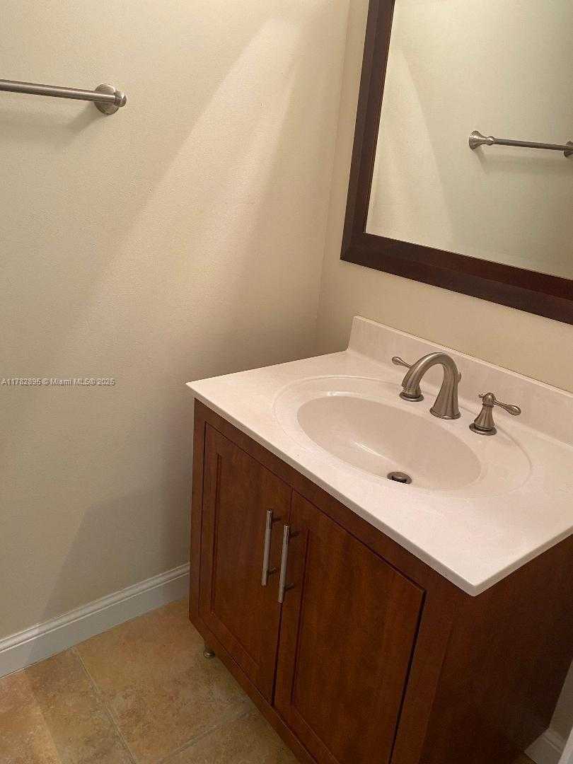 Small Image of 2500 PARKVIEW DR #2103, Hallandale Beach Number 14