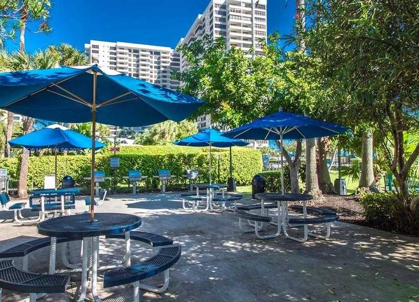 Small Image of 2500 PARKVIEW DR #2103, Hallandale Beach Number 4
