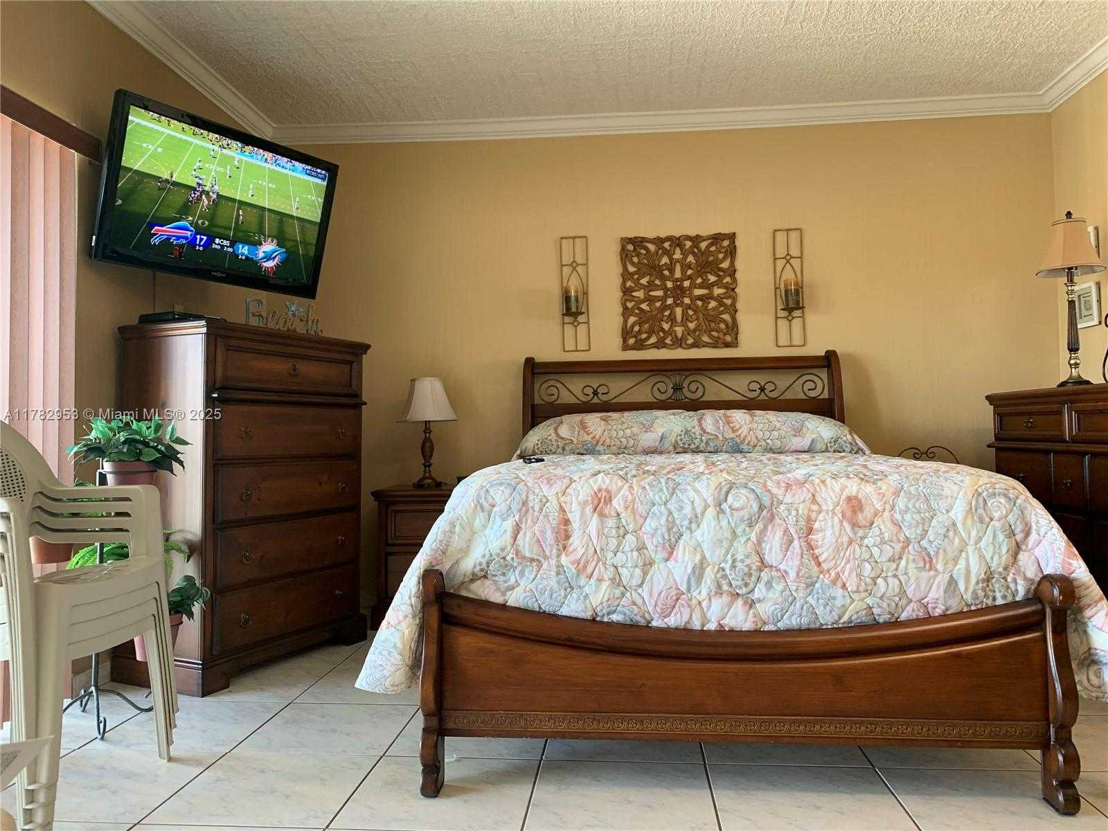 Small Image of 1965 SOUTH OCEAN DR #8H, Hallandale Beach Number 3