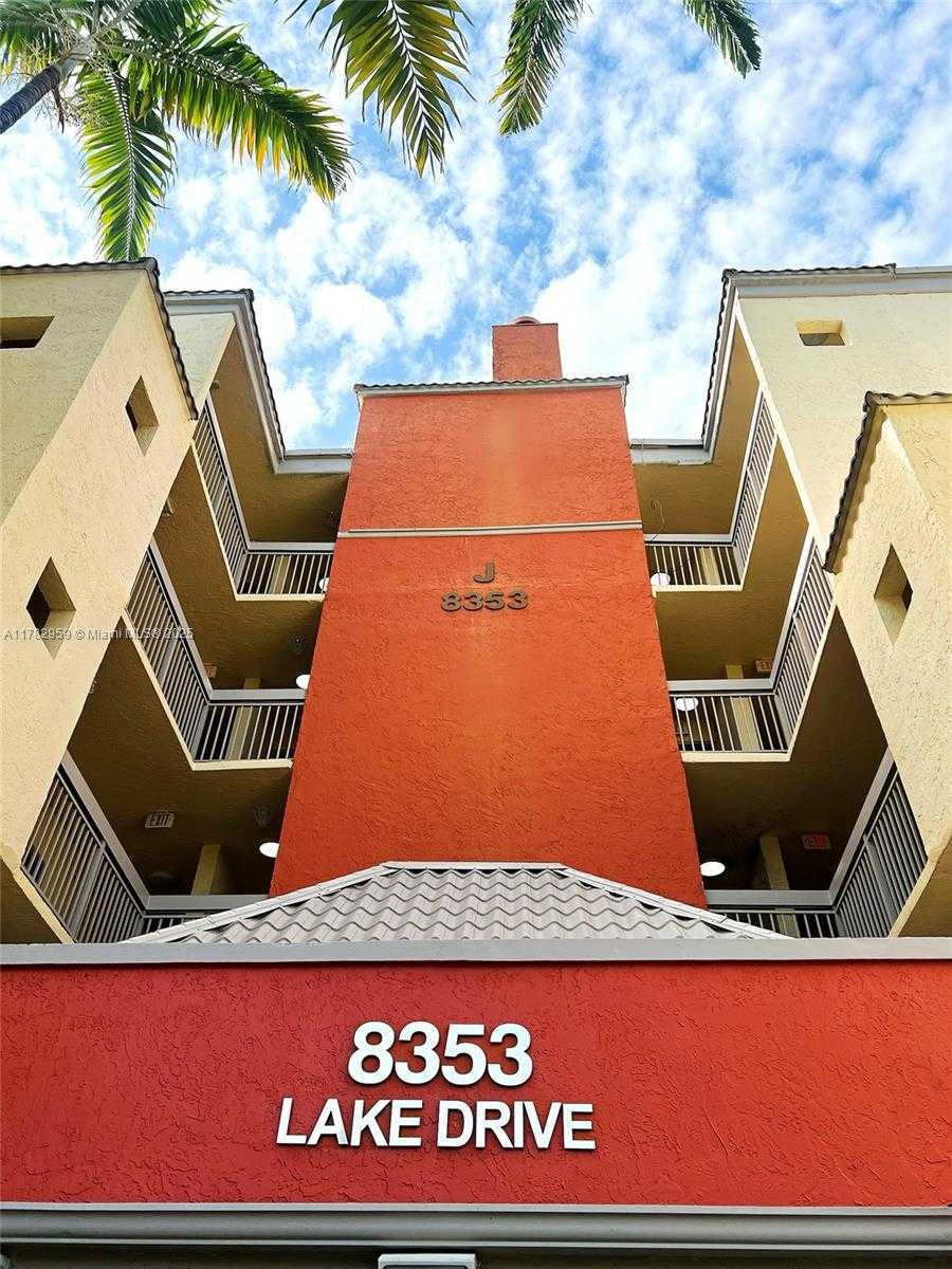 Small Image of 8353 LAKE DR #303, Doral Number 18