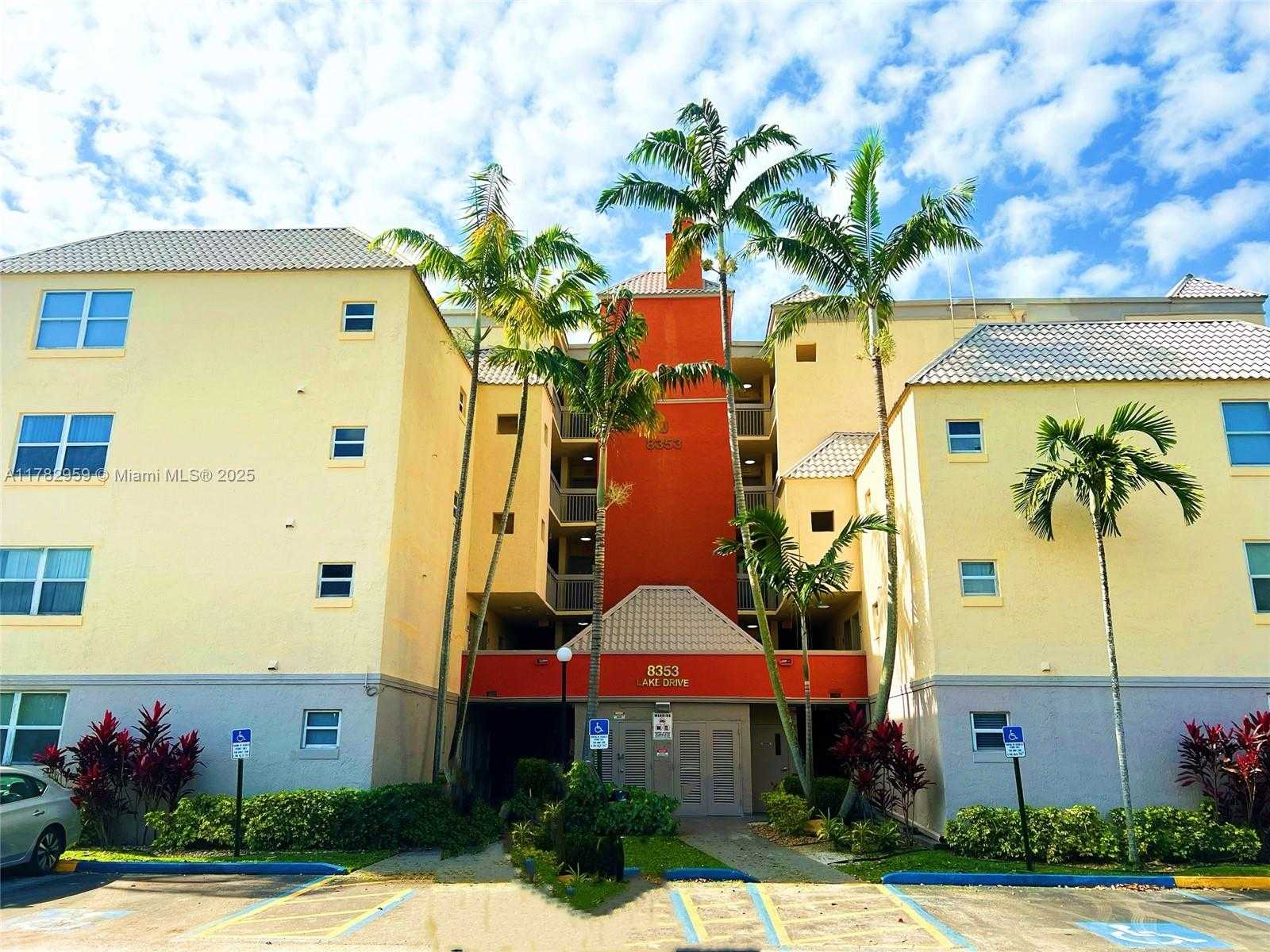 Small Image of 8353 LAKE DR #303, Doral Number 2