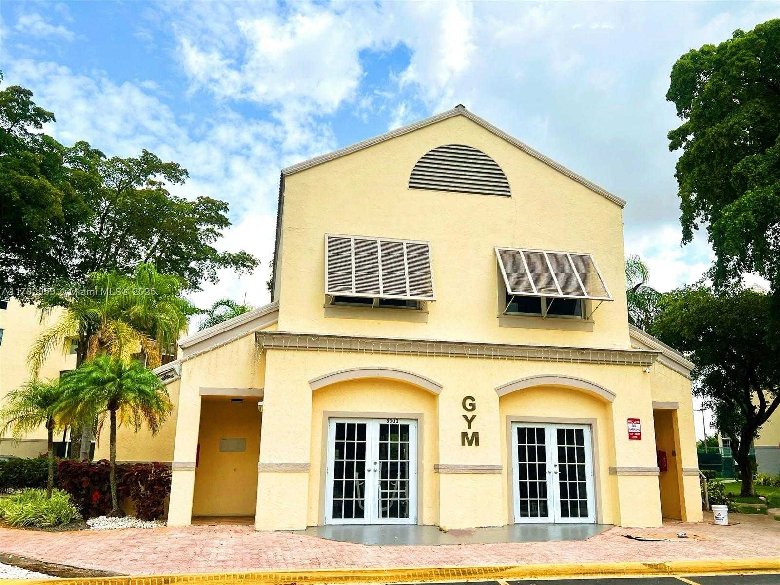 Small Image of 8353 LAKE DR #303, Doral Number 20
