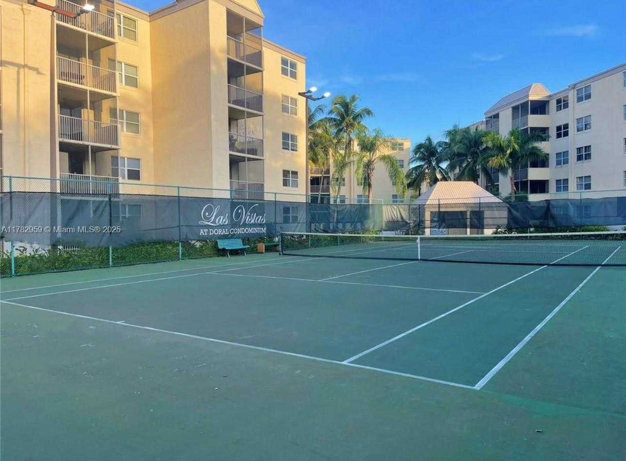 Small Image of 8353 LAKE DR #303, Doral Number 24