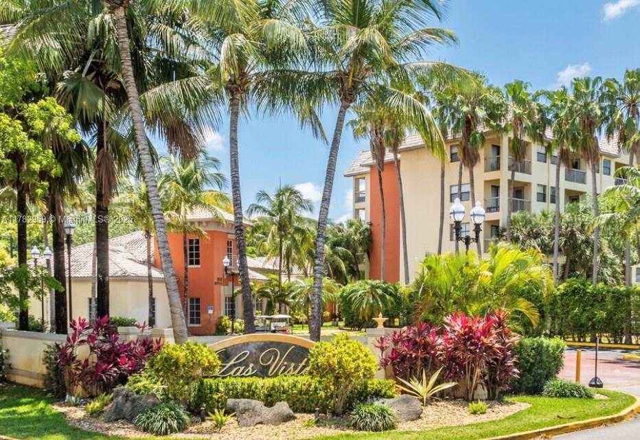 Small Image of 8353 LAKE DR #303, Doral Number 3