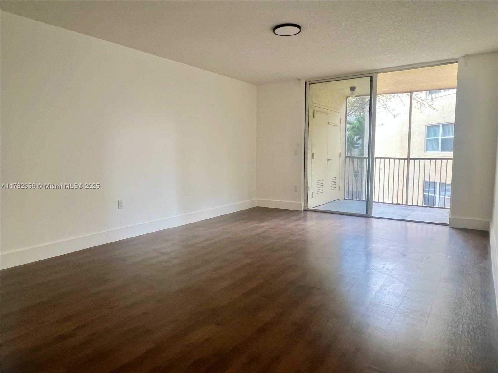 Small Image of 8353 LAKE DR #303, Doral Number 4