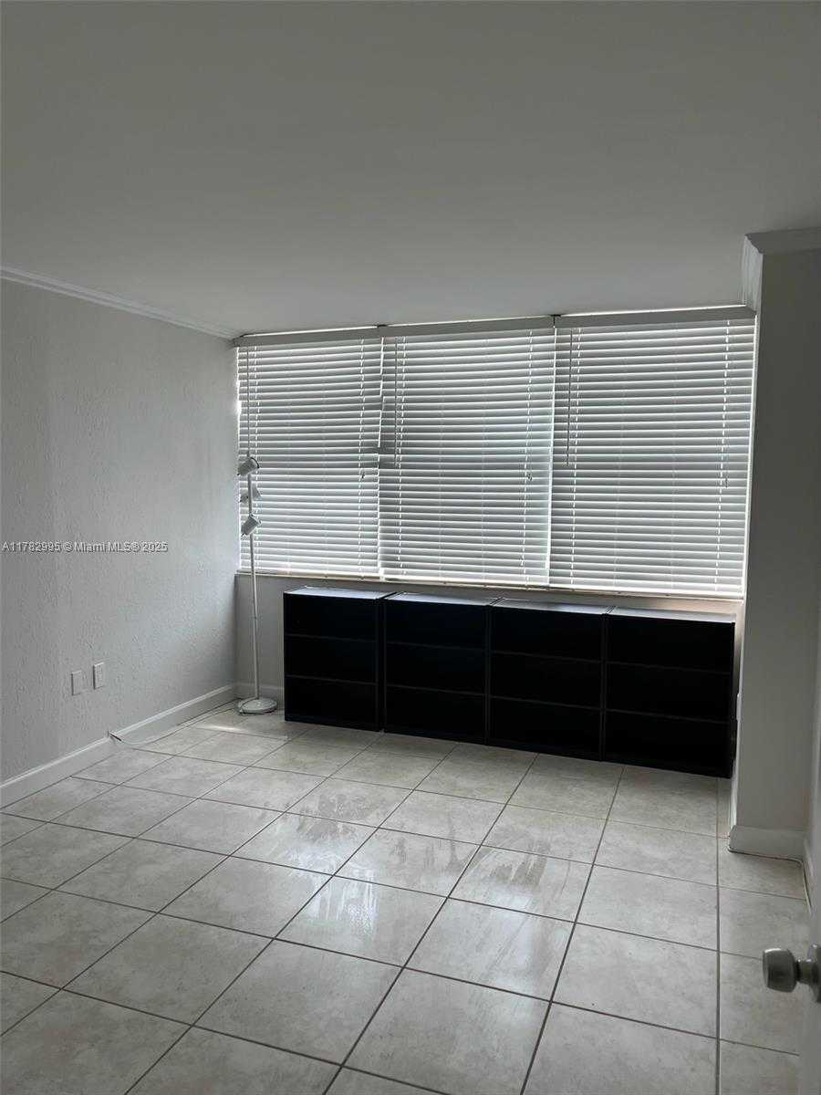 Small Image of 2016 BAY DR #908, Miami Beach Number 10