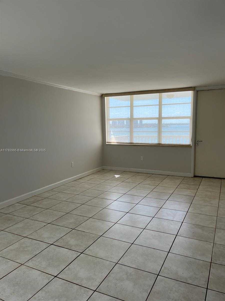Small Image of 2016 BAY DR #908, Miami Beach Number 11