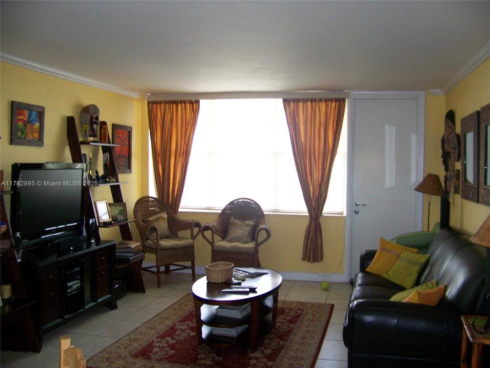 Small Image of 2016 BAY DR #908, Miami Beach Number 3