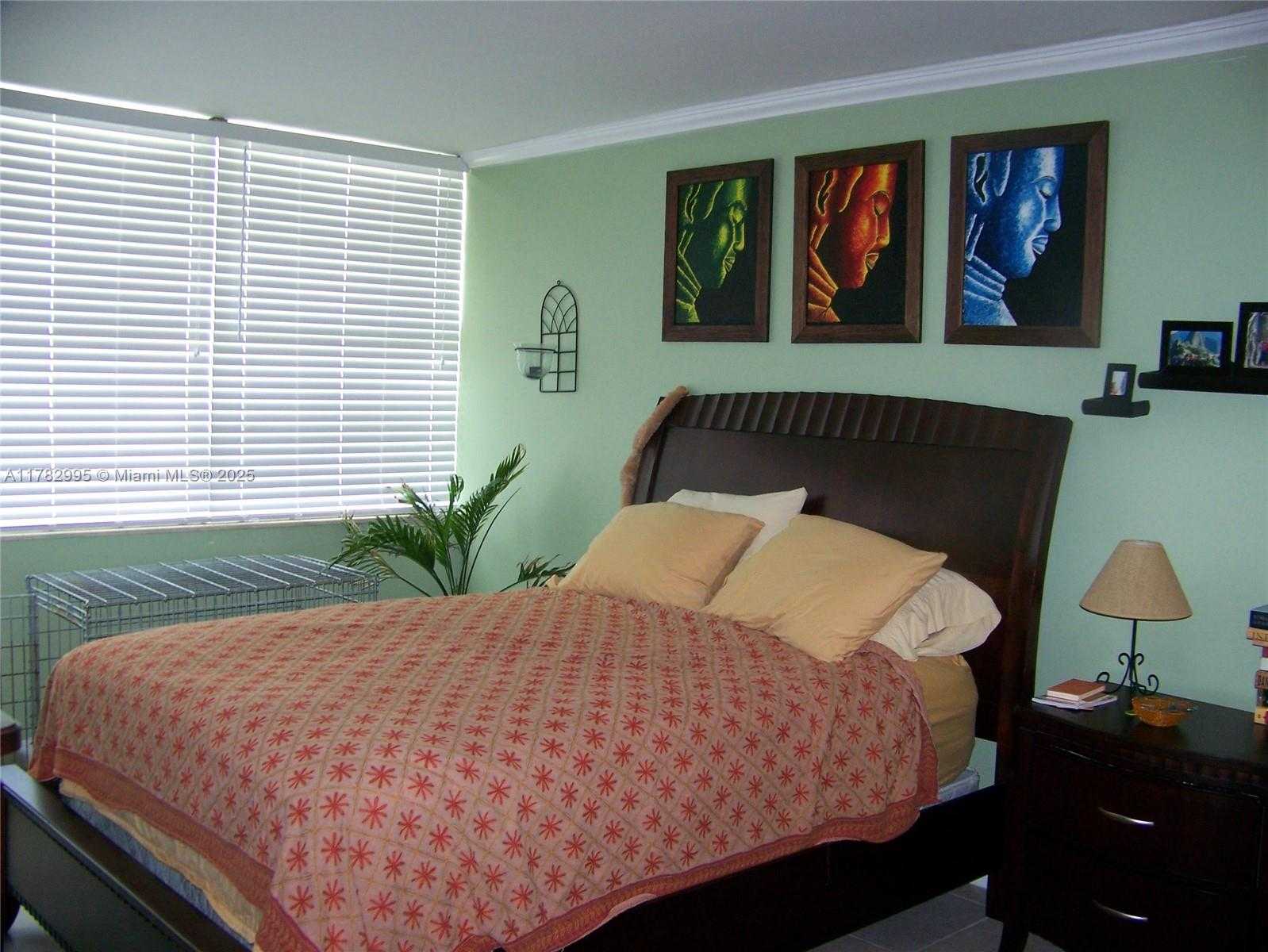 Small Image of 2016 BAY DR #908, Miami Beach Number 6