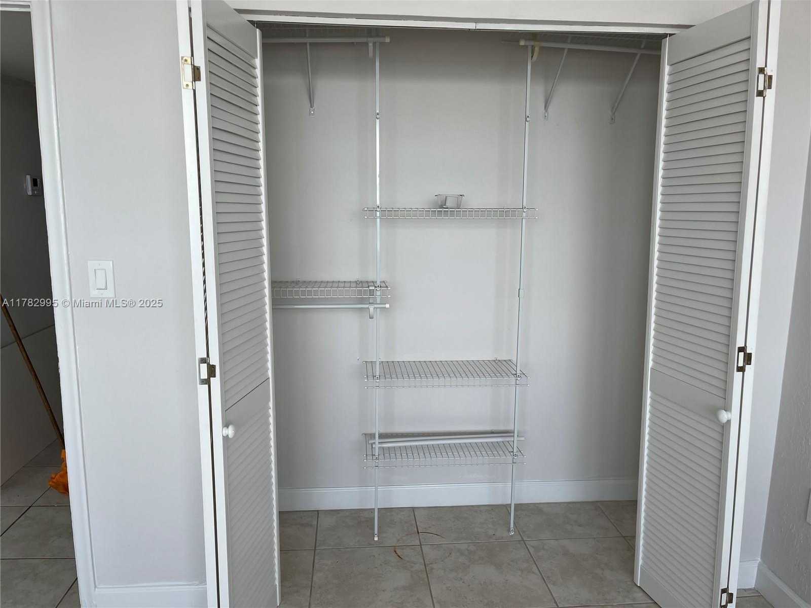 Small Image of 2016 BAY DR #908, Miami Beach Number 9