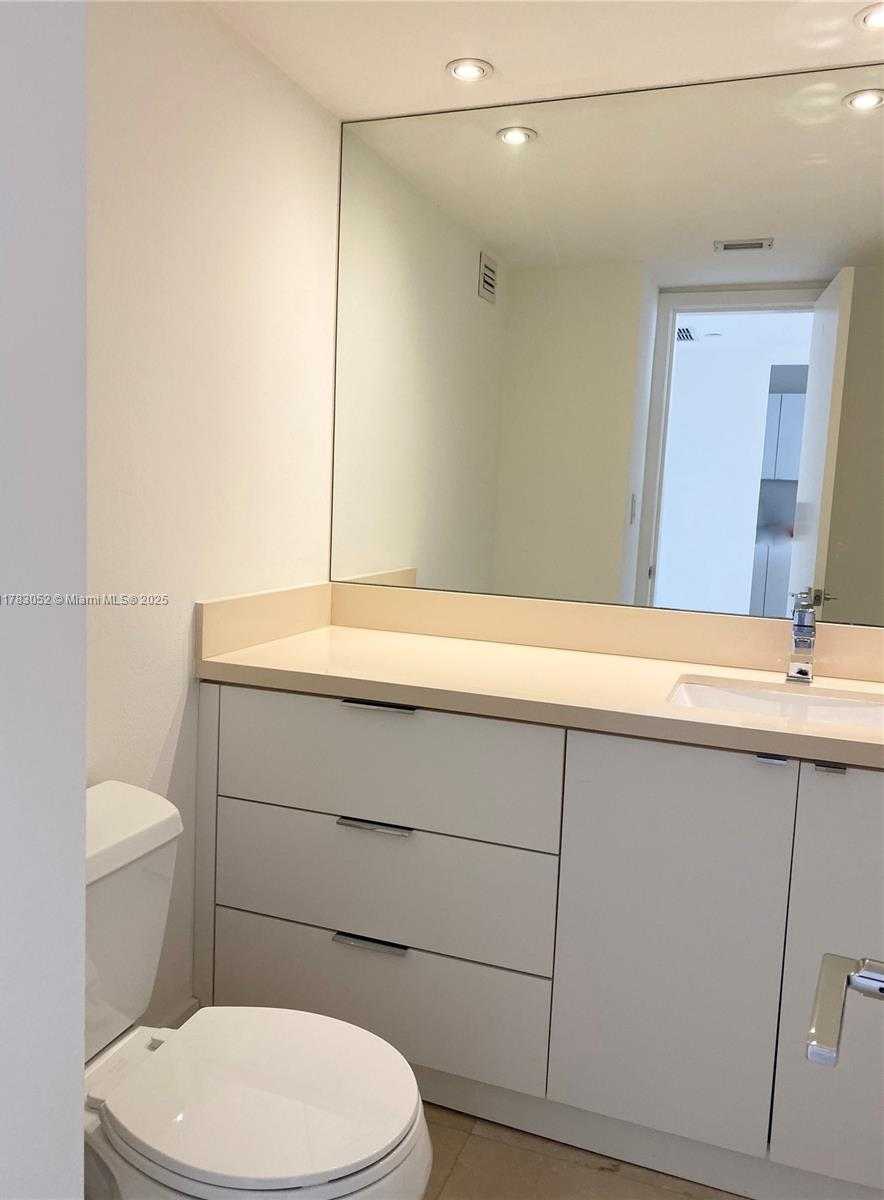 Small Image of 1901 BRICKELL AVE #B2007, Miami Number 13
