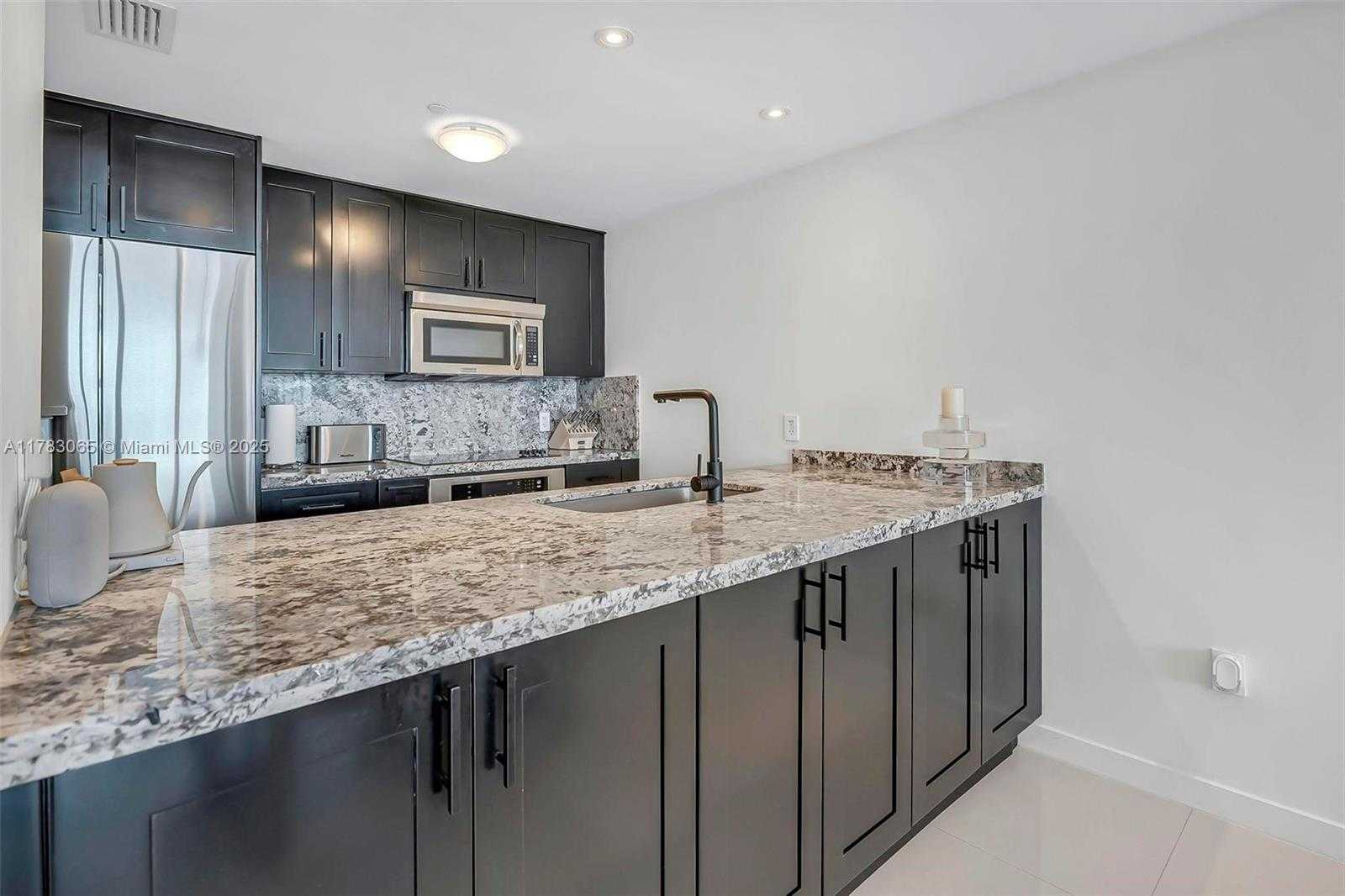 Small Image of 7935 EAST DR #602, North Bay Village Number 11