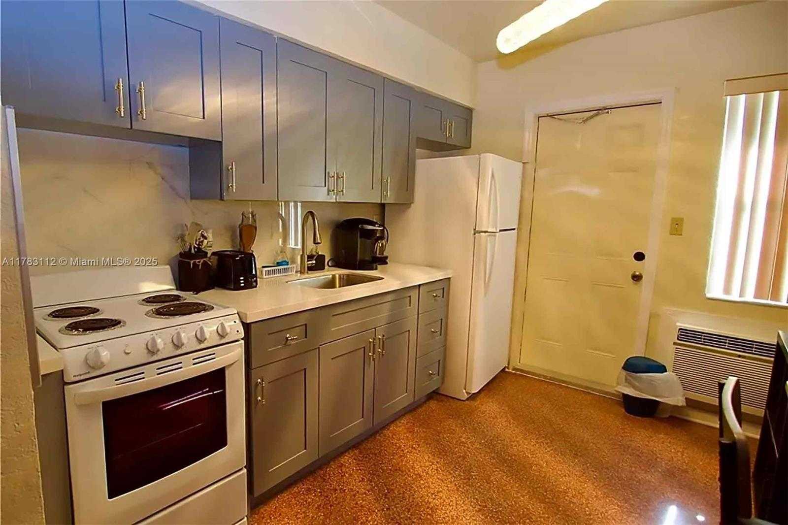 Small Image of 1934 MADISON ST #4, Hollywood Number 4