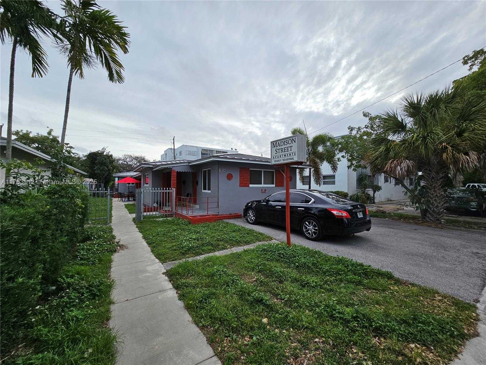 Small Image of 1934 MADISON ST #4, Hollywood Number 7