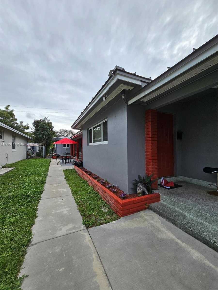 Small Image of 1934 MADISON ST #4, Hollywood Number 9