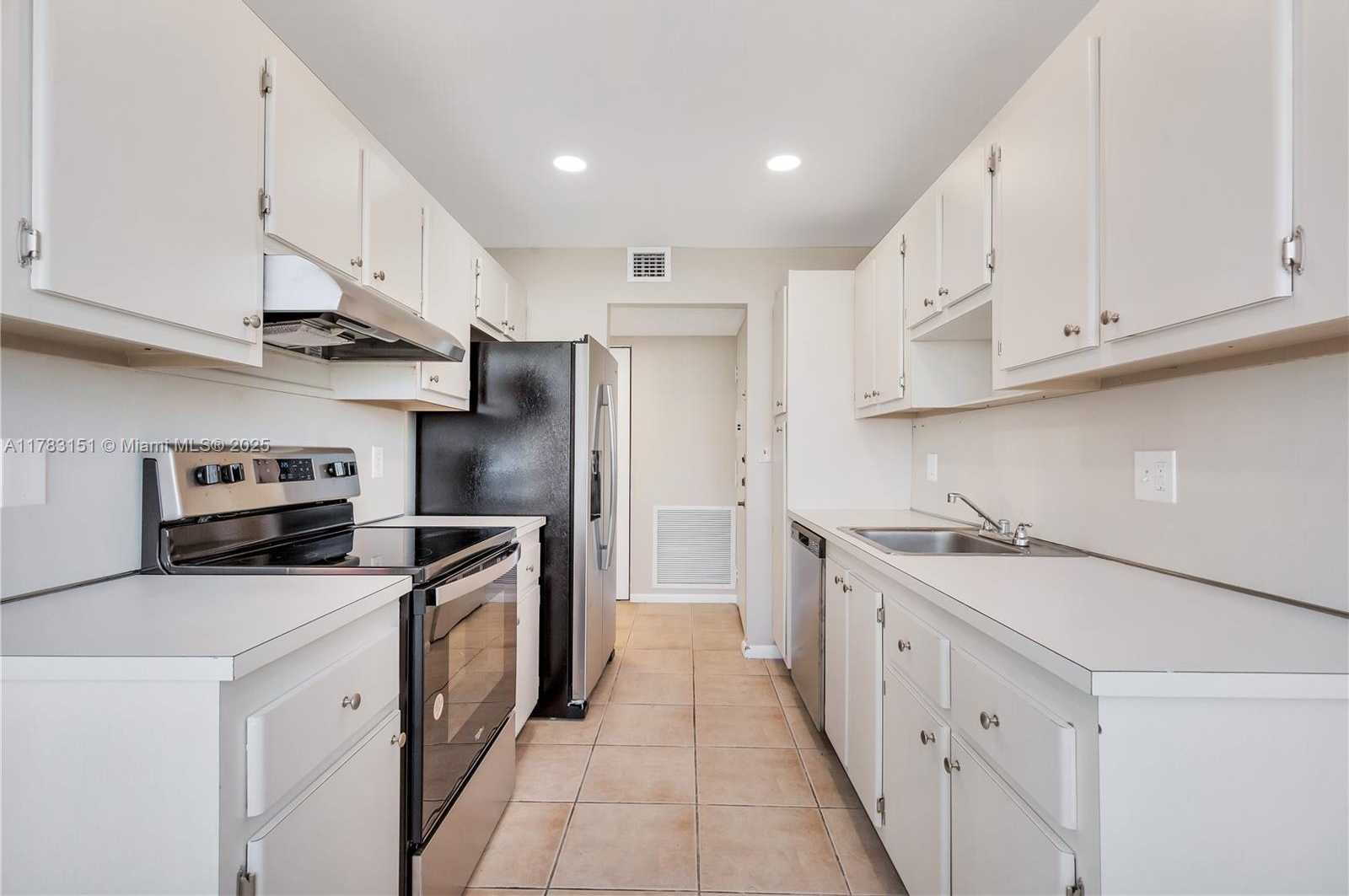 Small Image of 1300 NORTH EAST MIAMI GARDENS DR #714E, Miami Number 16