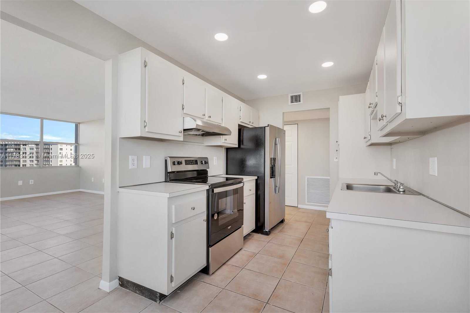 Small Image of 1300 NORTH EAST MIAMI GARDENS DR #714E, Miami Number 17