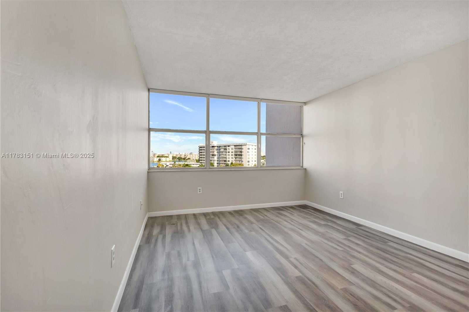 Small Image of 1300 NORTH EAST MIAMI GARDENS DR #714E, Miami Number 20