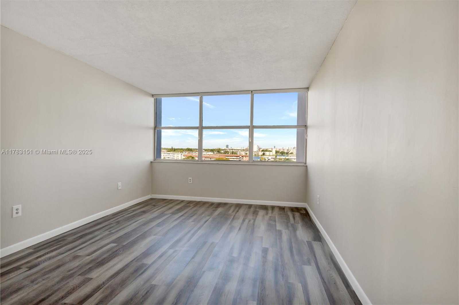 Small Image of 1300 NORTH EAST MIAMI GARDENS DR #714E, Miami Number 21
