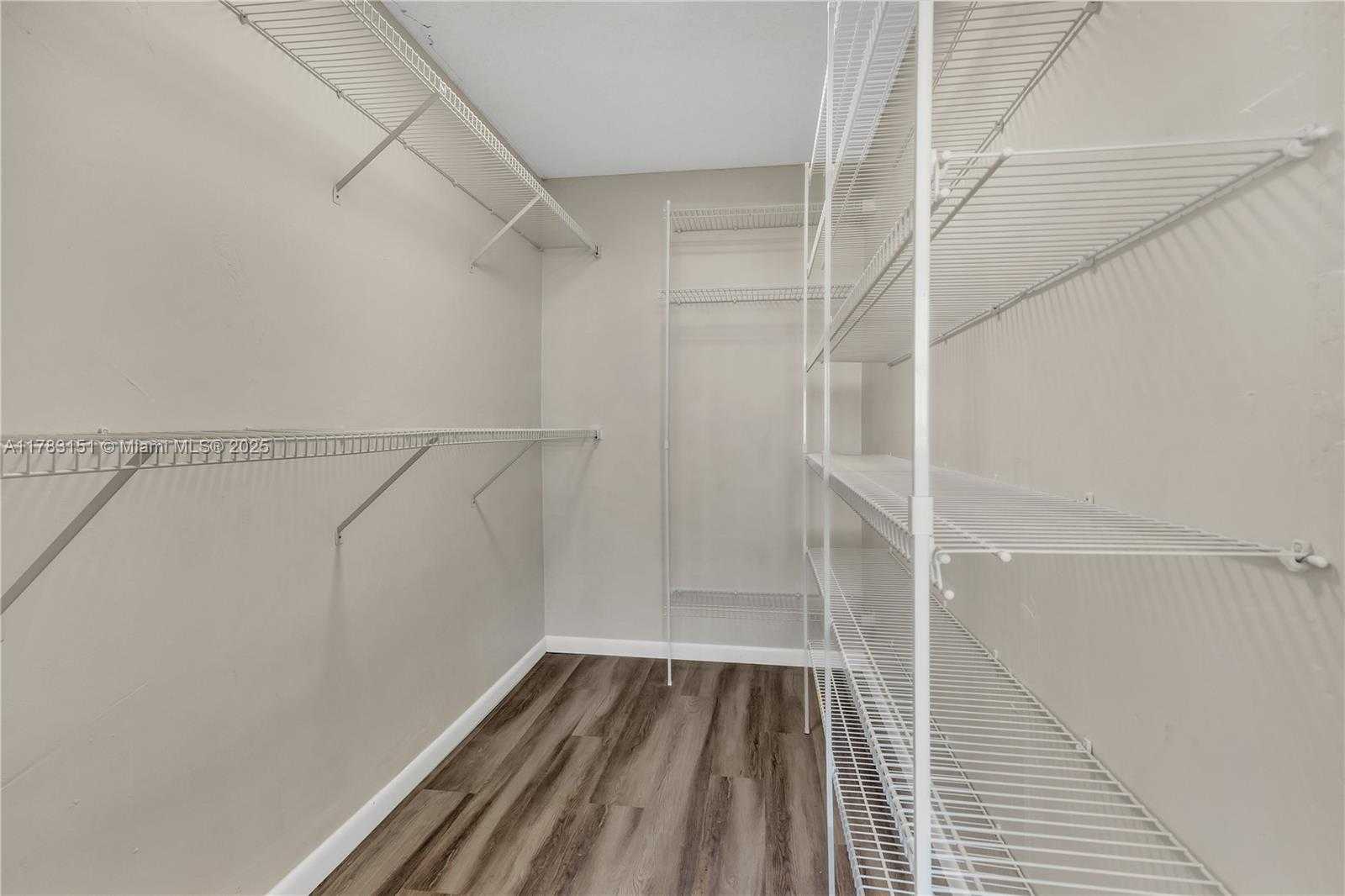 Small Image of 1300 NORTH EAST MIAMI GARDENS DR #714E, Miami Number 23
