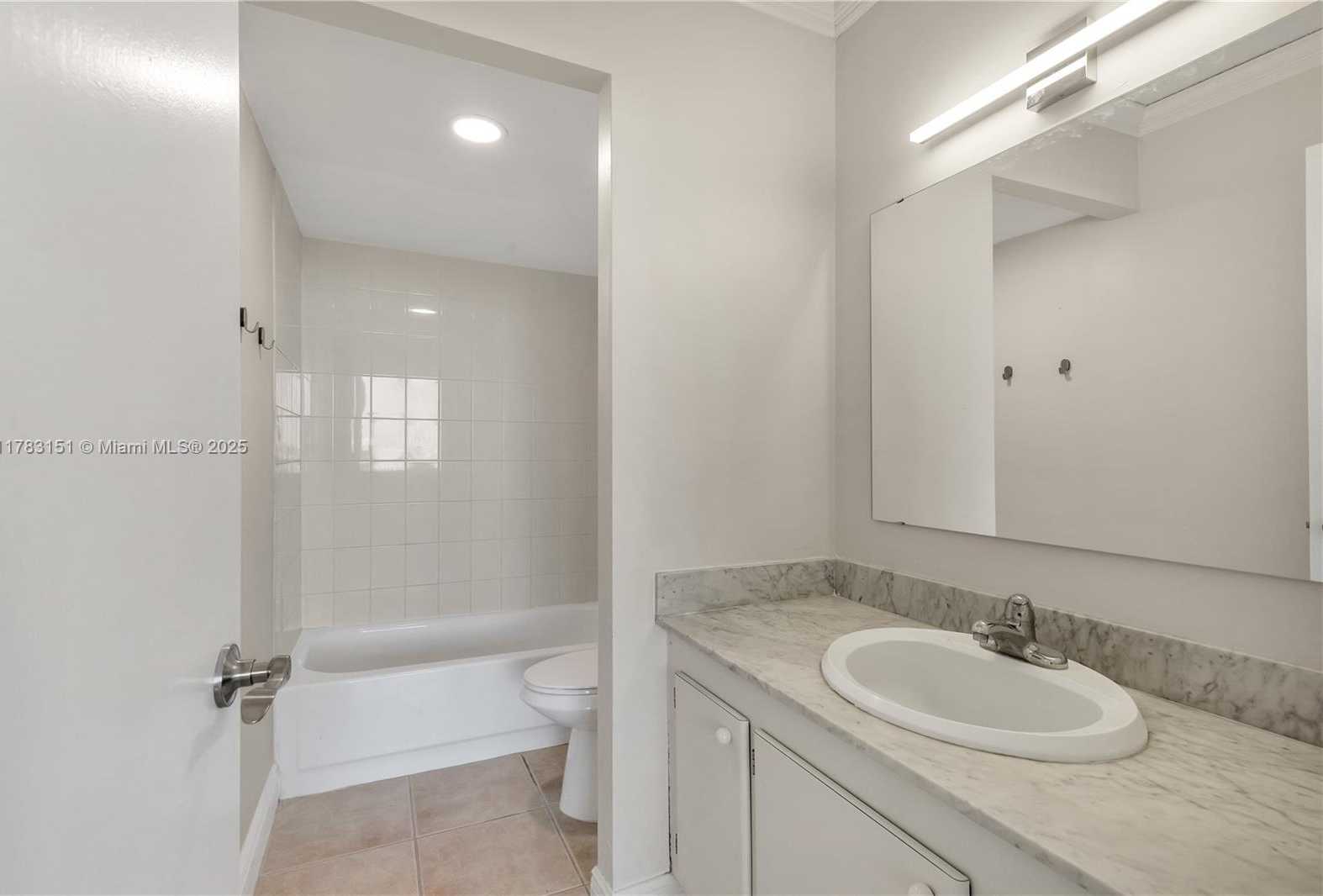 Small Image of 1300 NORTH EAST MIAMI GARDENS DR #714E, Miami Number 24