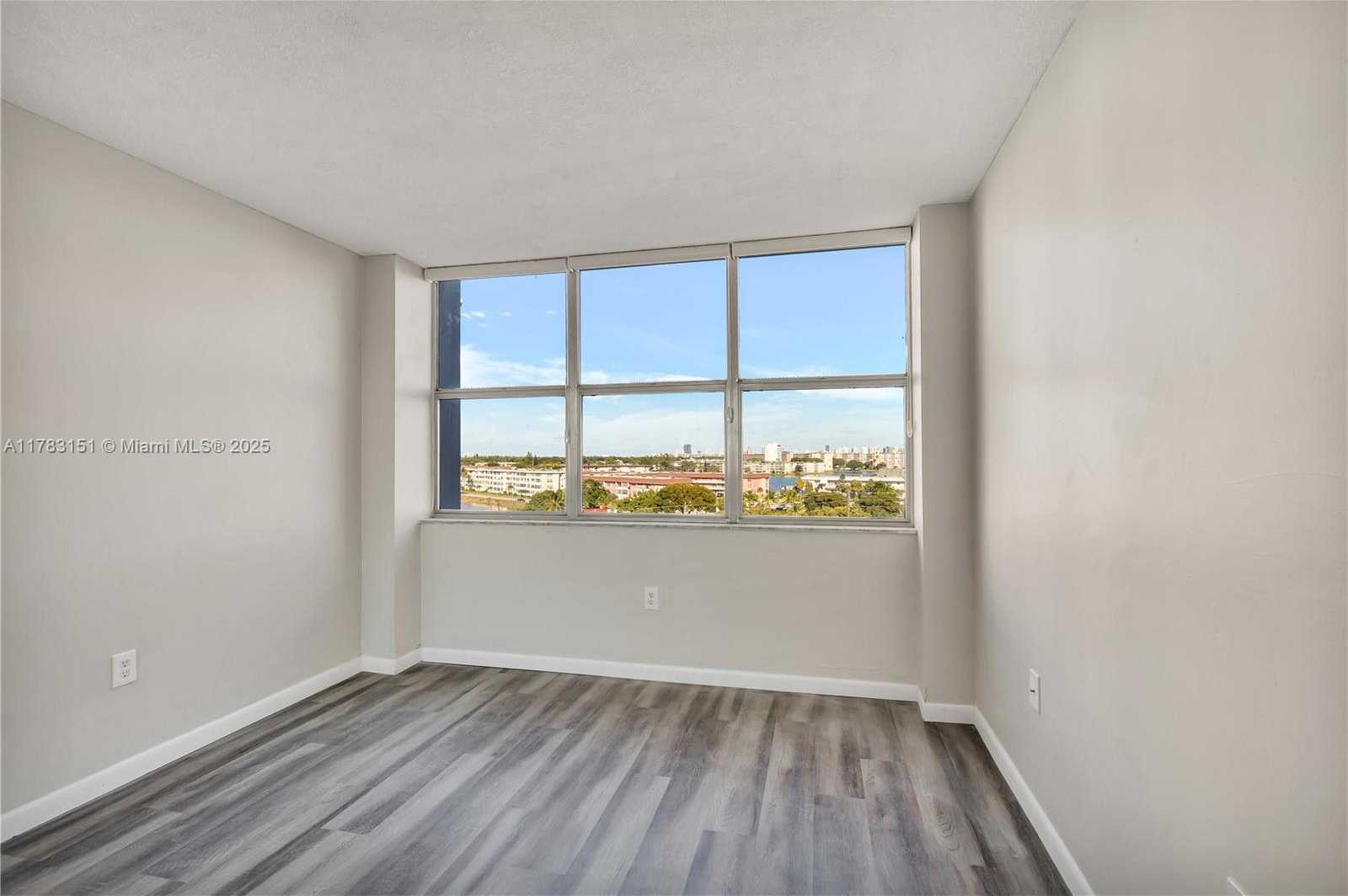 Small Image of 1300 NORTH EAST MIAMI GARDENS DR #714E, Miami Number 26