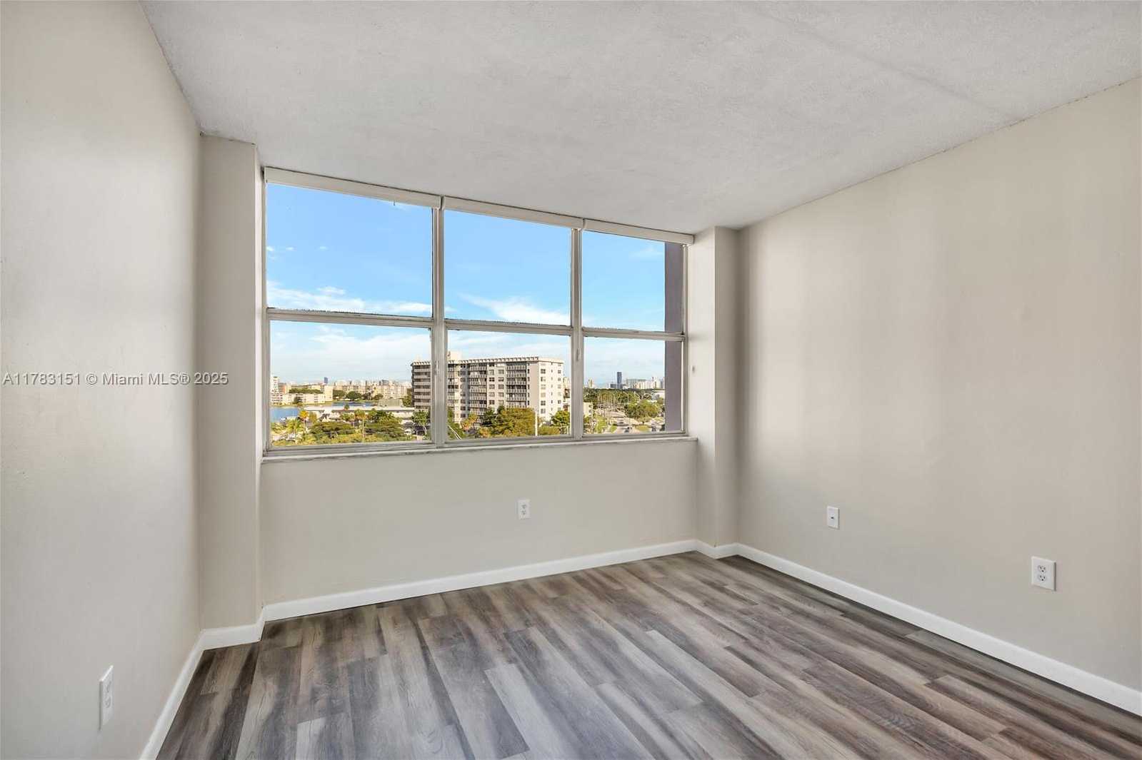 Small Image of 1300 NORTH EAST MIAMI GARDENS DR #714E, Miami Number 27