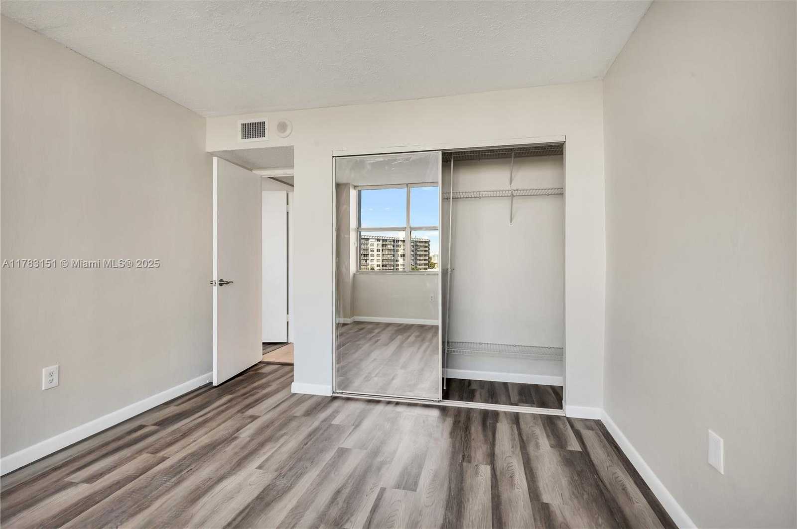 Small Image of 1300 NORTH EAST MIAMI GARDENS DR #714E, Miami Number 28