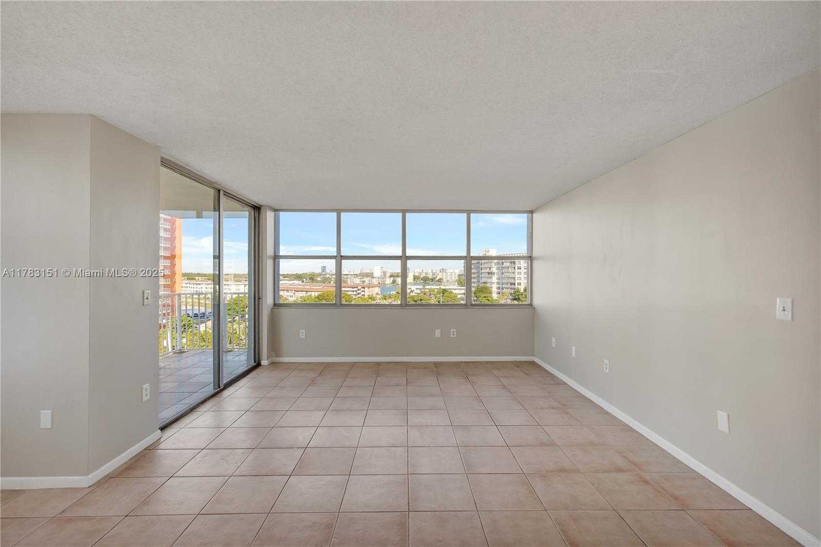 Small Image of 1300 NORTH EAST MIAMI GARDENS DR #714E, Miami Number 3