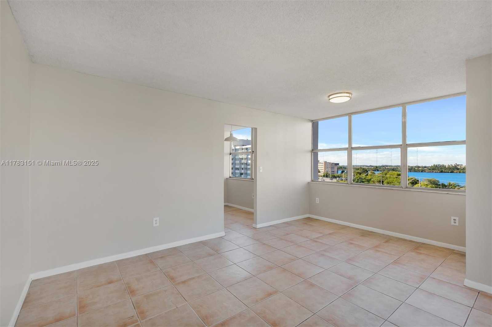 Small Image of 1300 NORTH EAST MIAMI GARDENS DR #714E, Miami Number 4