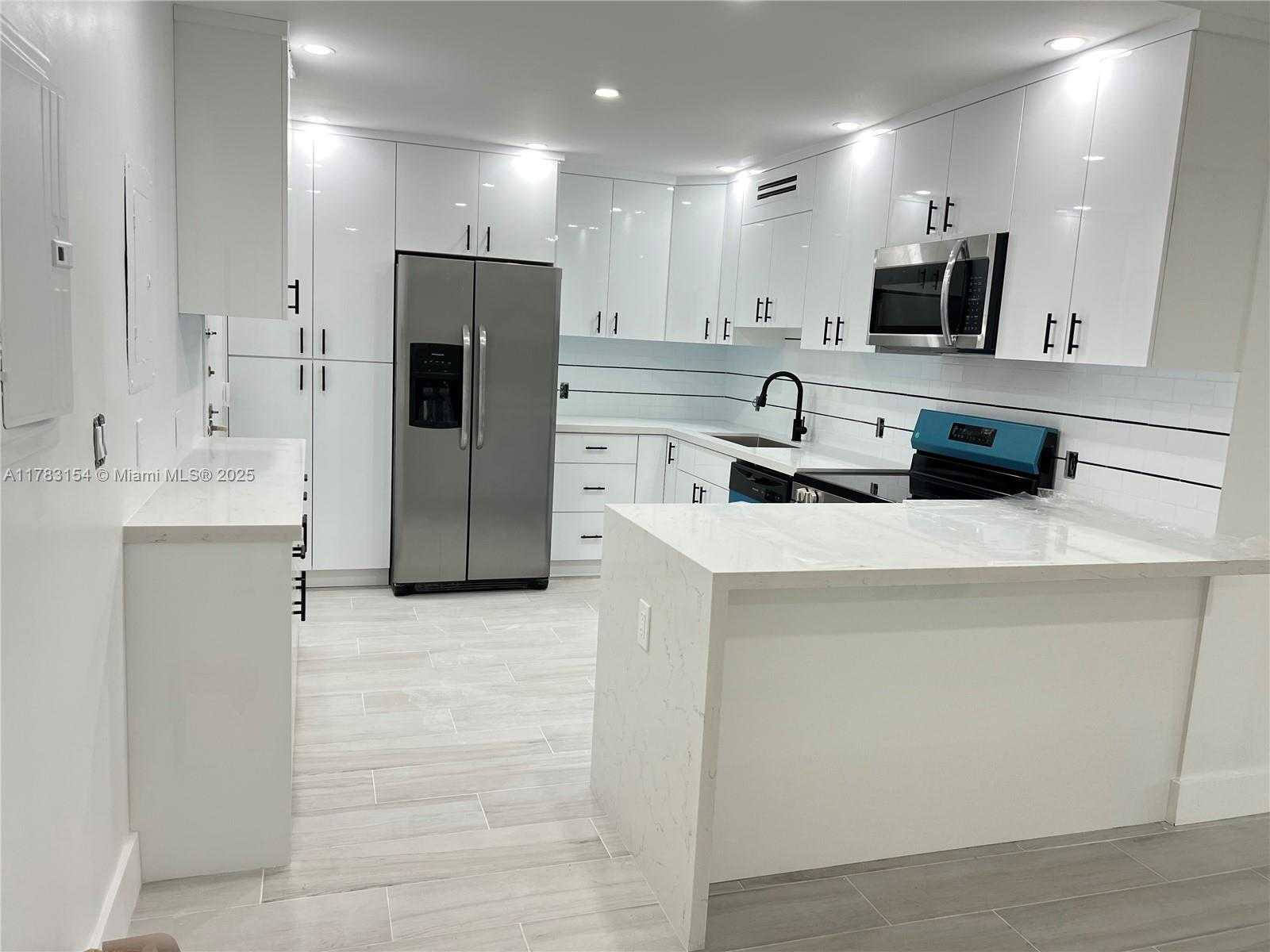 Small Image of 575 CRANDON BLVD #312, Key Biscayne Number 3