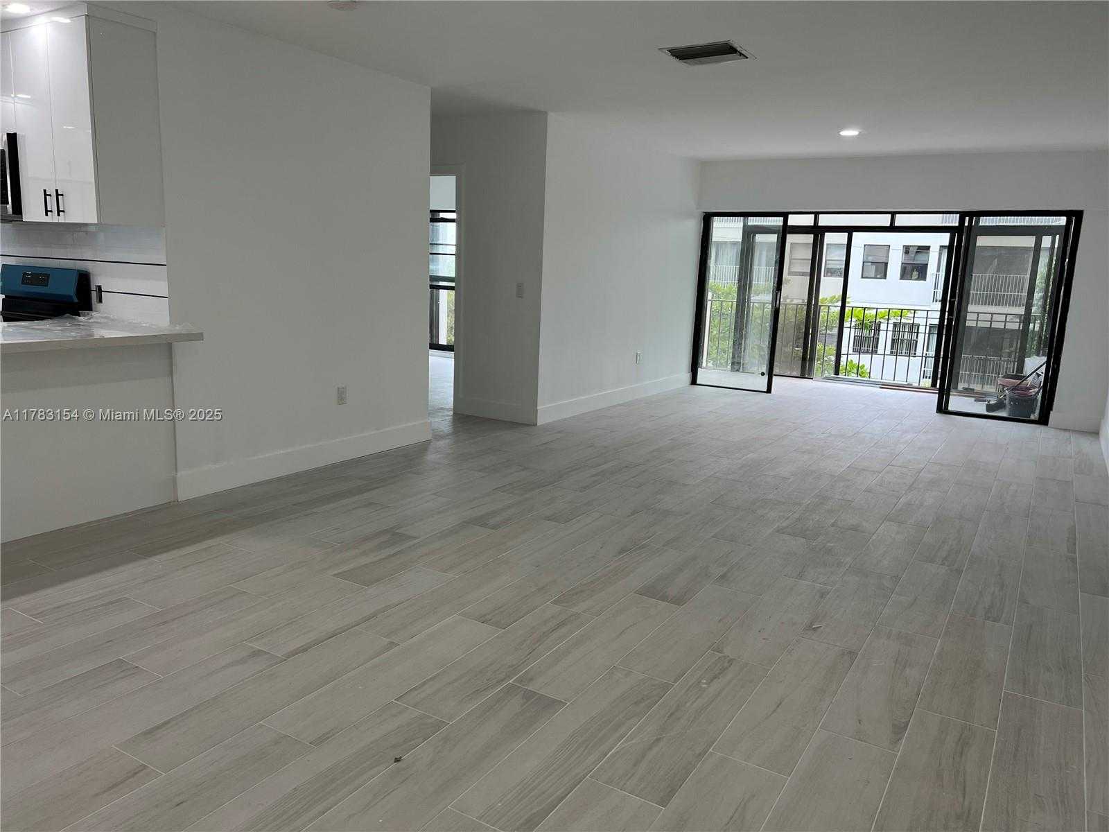 Small Image of 575 CRANDON BLVD #312, Key Biscayne Number 4
