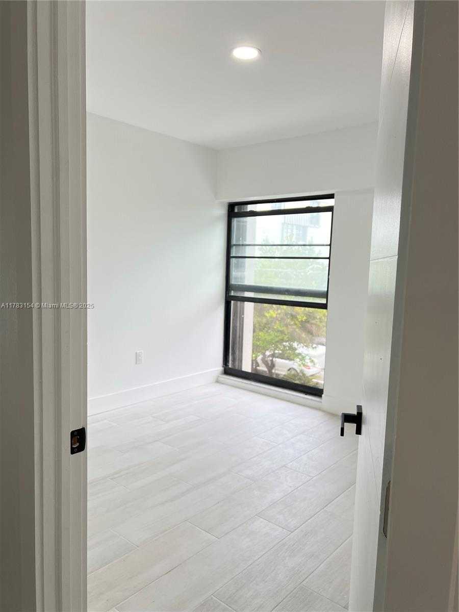 Small Image of 575 CRANDON BLVD #312, Key Biscayne Number 5