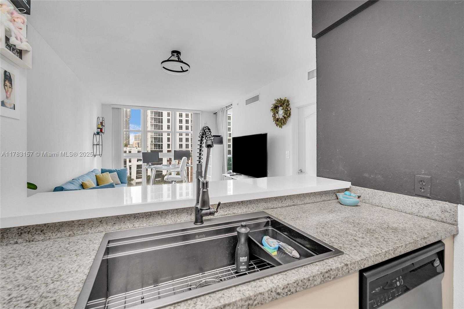 Small Image of 500 NORTH EAST 29TH ST #905, Miami Number 5