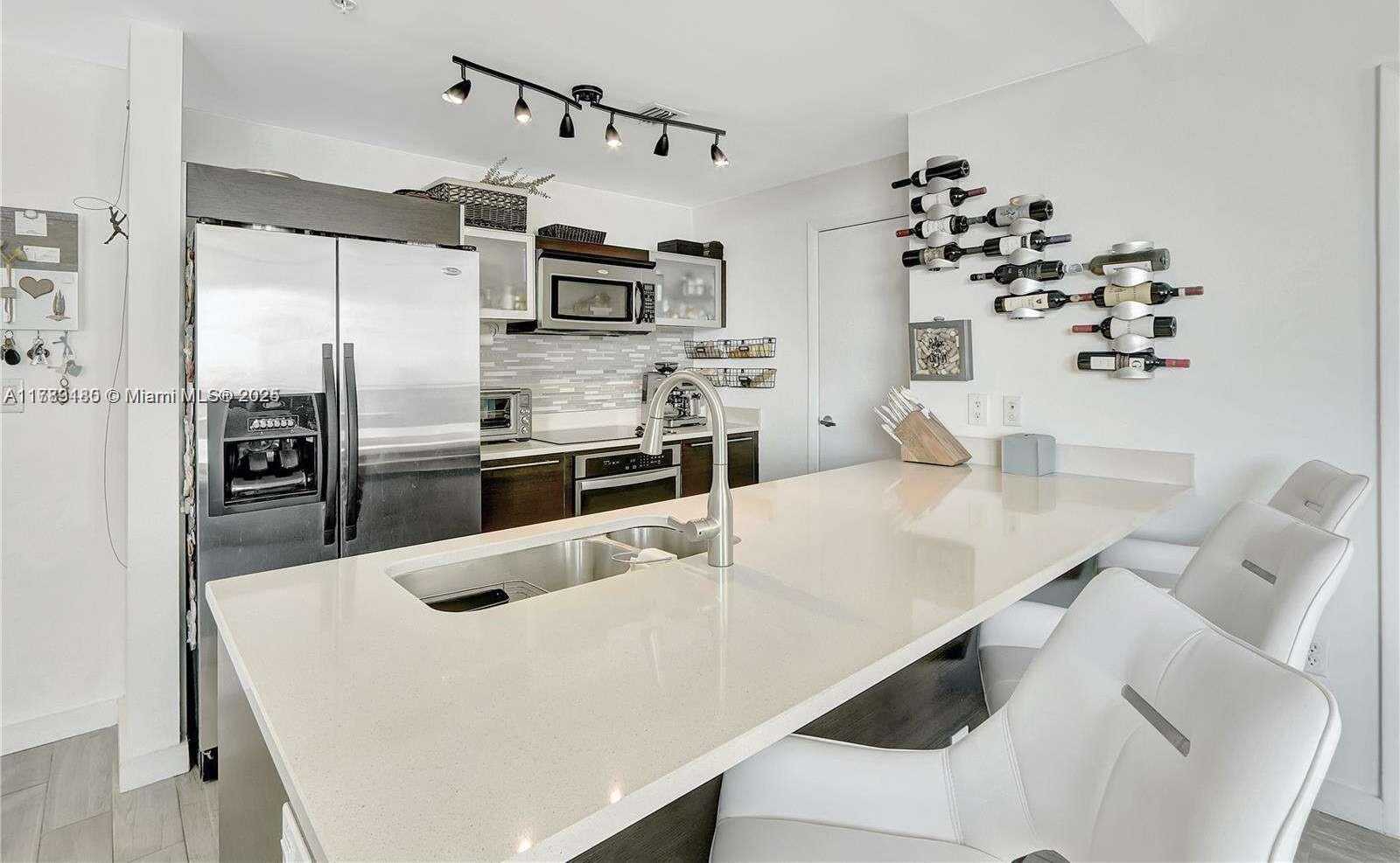 Small Image of 1900 NORTH BAYSHORE DR #3619, Miami Number 11