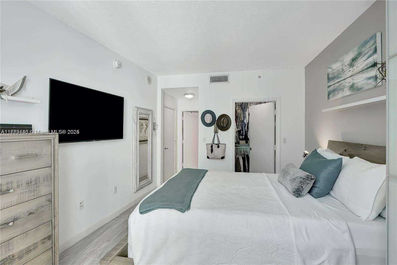 Small Image of 1900 NORTH BAYSHORE DR #3619, Miami Number 8