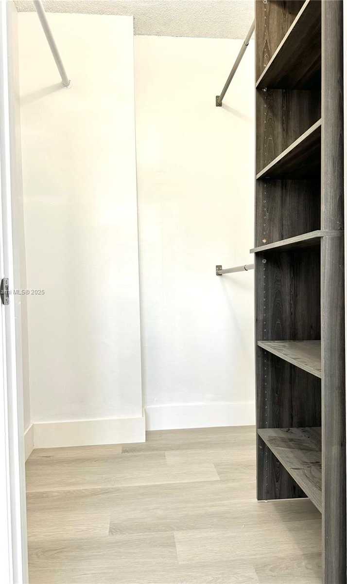 Small Image of 8373 LAKE DR #502, Doral Number 21
