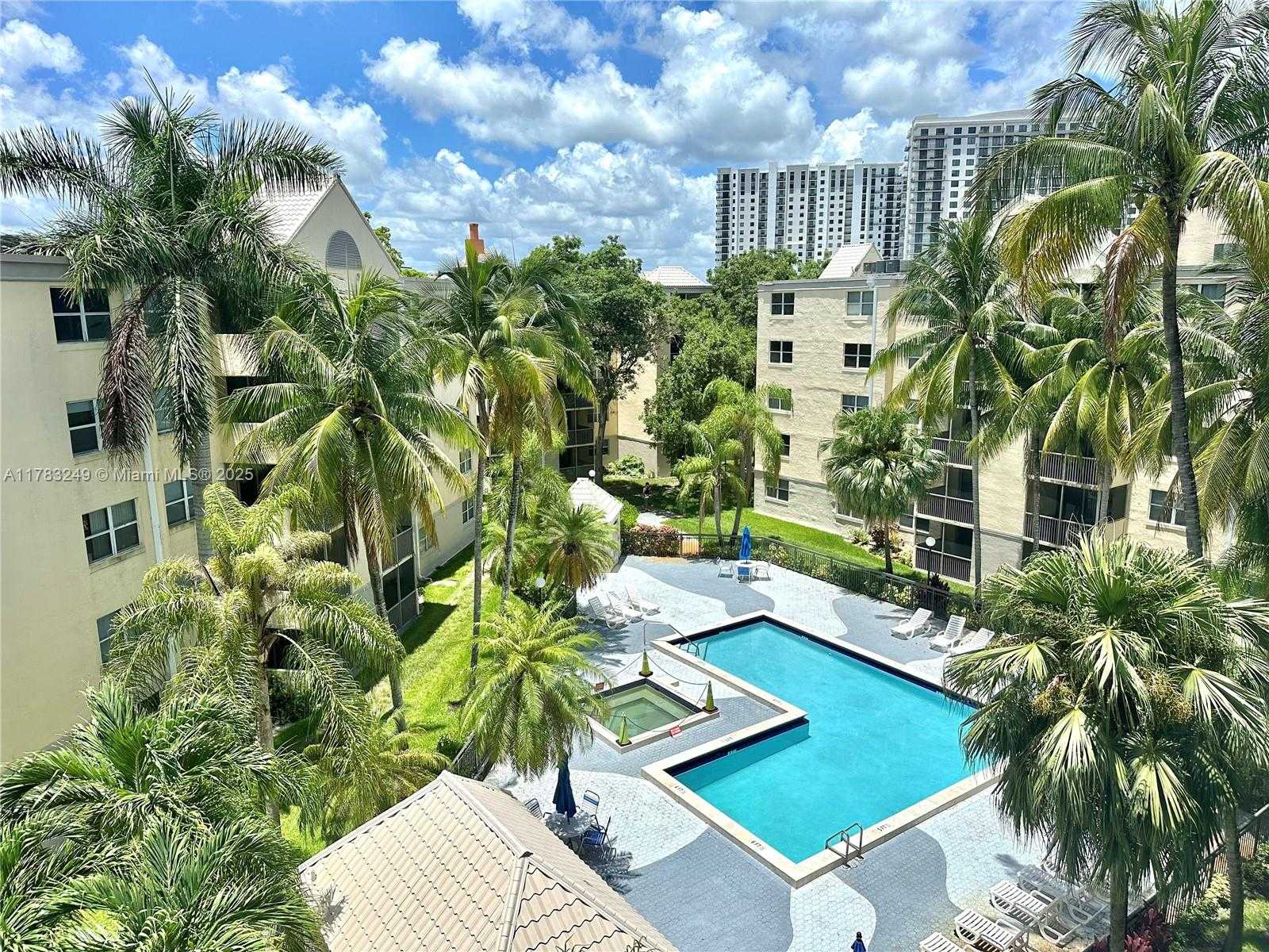 Small Image of 8373 LAKE DR #502, Doral Number 22