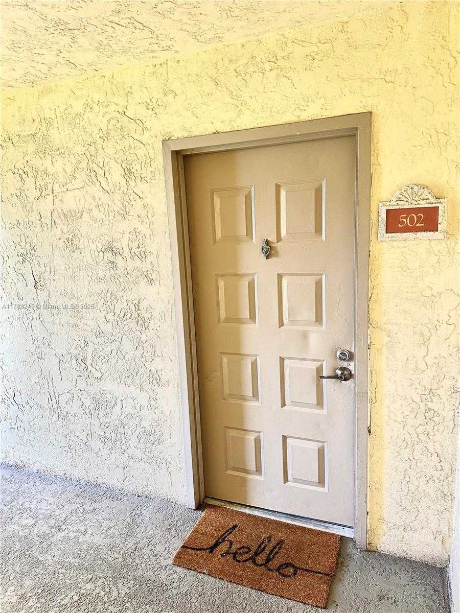 Small Image of 8373 LAKE DR #502, Doral Number 23