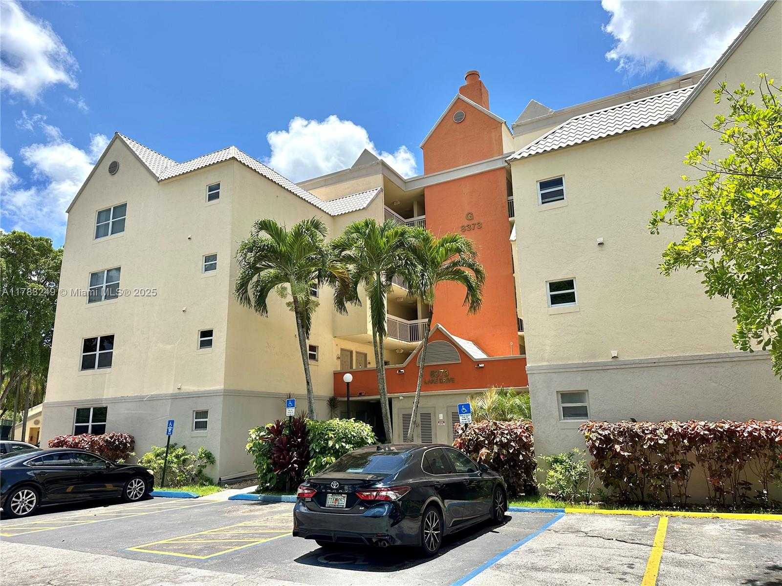 Small Image of 8373 LAKE DR #502, Doral Number 24