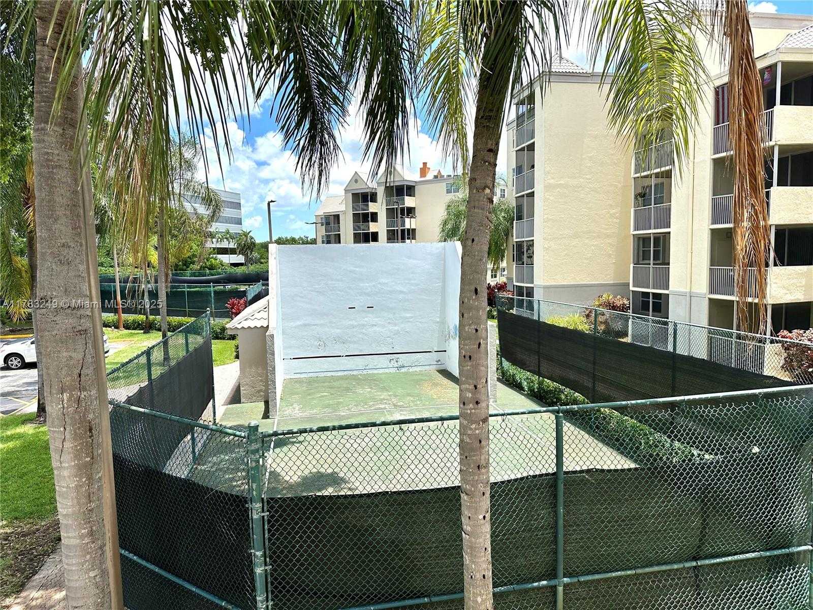 Small Image of 8373 LAKE DR #502, Doral Number 28